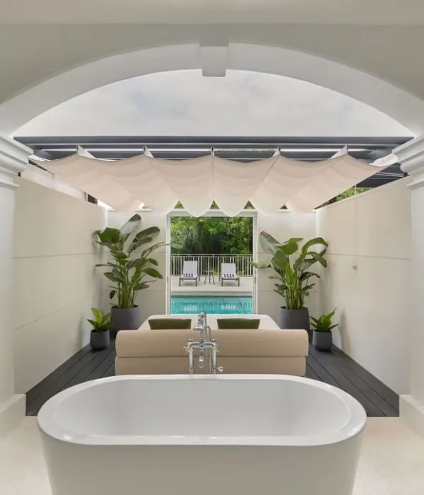 情侣套房日间床